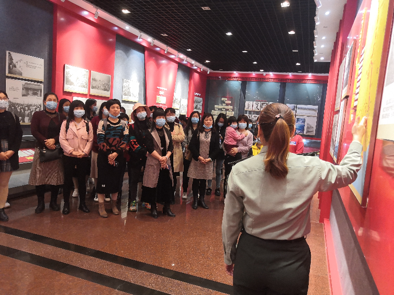径南镇妇联组织女干部职工到三河坝战役纪念馆参观学习.jpg