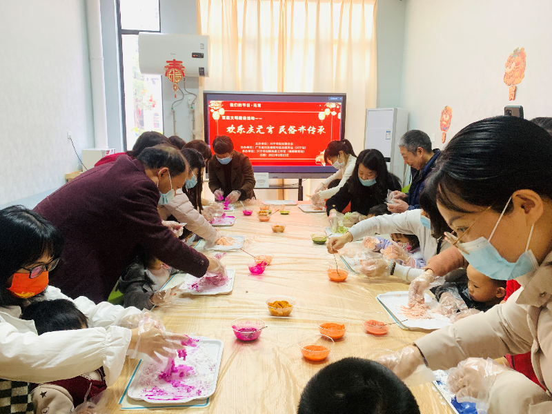 2月13日，市妇联在兴宁市执委工作室（维娜教育站）开展“欢乐庆元宵 民俗齐传承”主题活动（做汤圆）.jpg