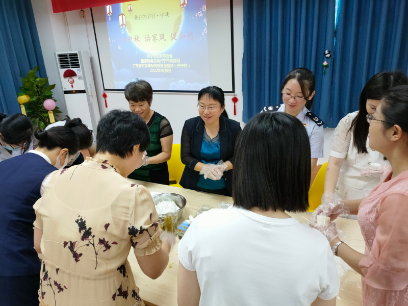 9月8日，市妇联在广东省三八红旗工作室开展“迎中秋  话家风  促和谐”分享会2.jpg
