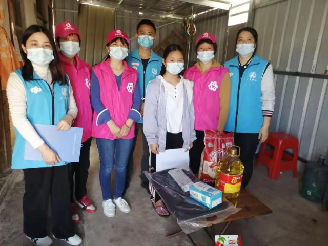 开展走访慰问困境儿童活动.jpg