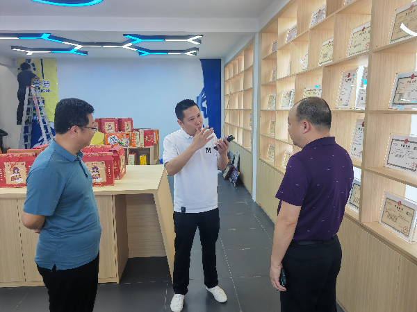 党工委、办事处主要负责同志到贵食网络有限公司.jpg