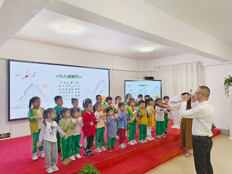 10月23日，兴宁市妇联联合广东省妇女维权与信息服务站（兴宁站）在兴宁市家庭教育指导中心开展“传承优良家风  弘扬孝老美德”重阳节亲子活动3.jpg