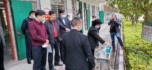 郑华.jpg