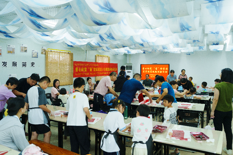 6月22日，市妇联在兴宁市巾帼创业创新农业基地（广东梅一客农业科技有限责任公司）开展童心向党  “童”绘家园非遗版画体验活动1.jpg