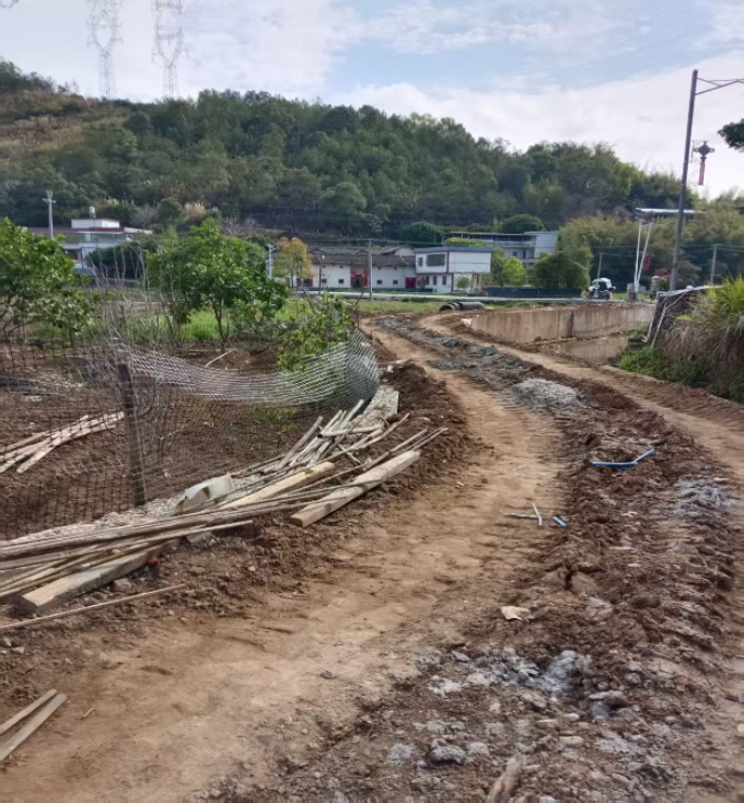 道路硬底化前.png