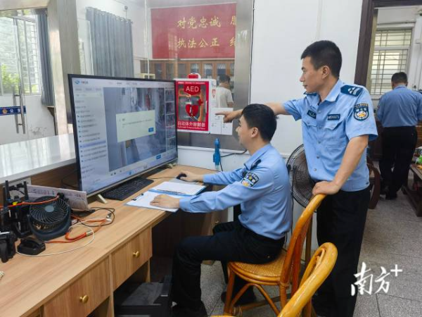 faaa21a3638e443bad2ce1738eb8a3ed_batchwm.jpg