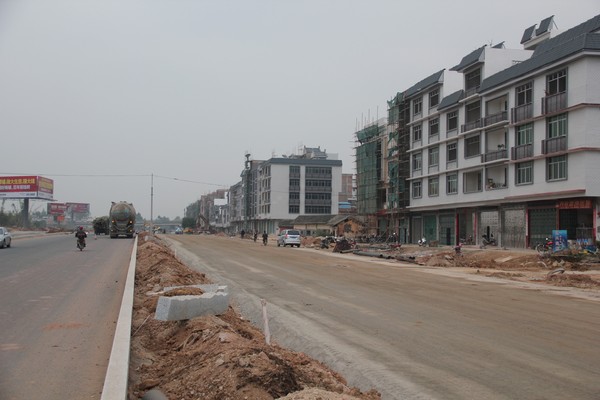 改造中的梅河高速公路西出口现场.jpg