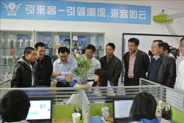 大庆市副市长来兴考察.JPG