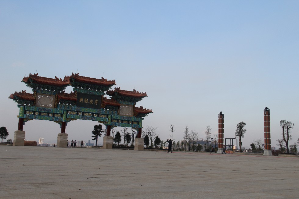 神光山广场1.JPG