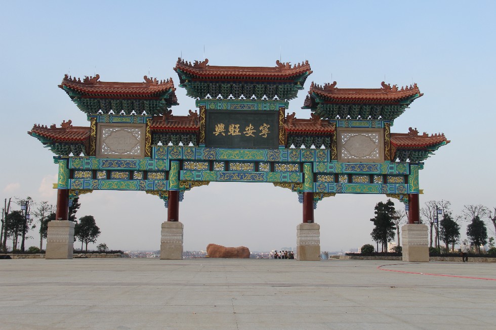 神光山广场2.JPG