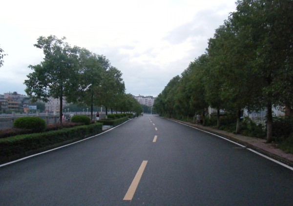 新铺筑沥青路面的宁江东西堤2.JPG