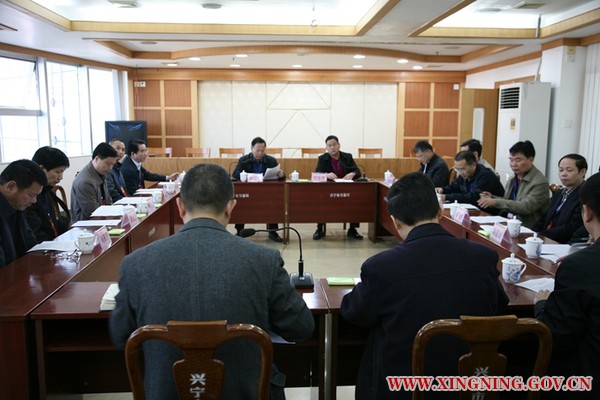 图为政协委员在交通运输局六楼会议室举行座谈.JPG