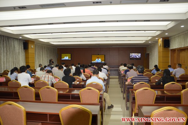 兴宁市工商和质监局组织参加全国全面推进“多证合一”改革电视电话视频会议1.JPG