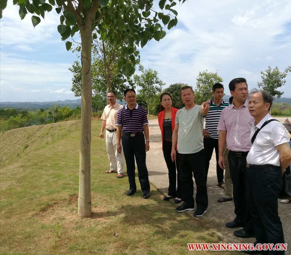罗丽平副市长到宝兴农牧指导现代农业生产.jpg