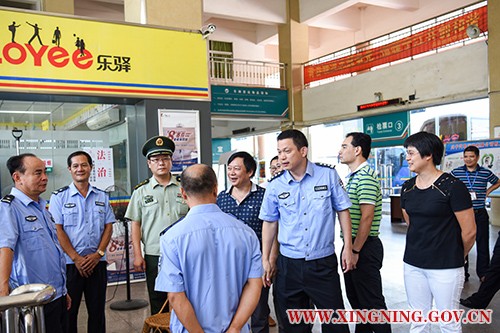 2017.09.28曾市长率队节前消防检查内网用01.jpg