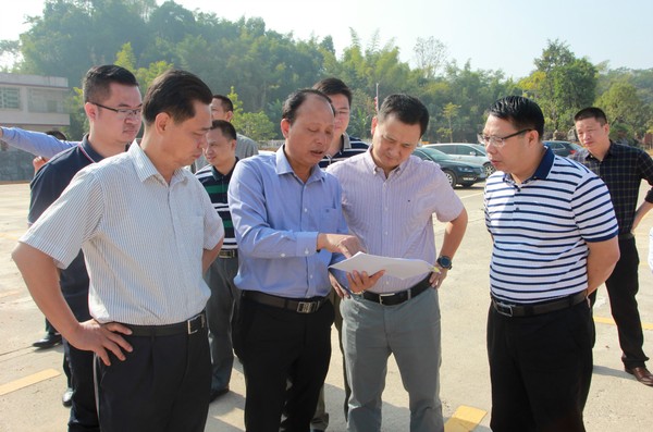 丘孝东率队检查指导客商大会兴宁活动现场