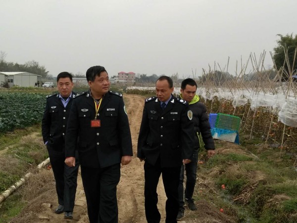 曾巨文局长一行检查企业安全生产工作.jpg
