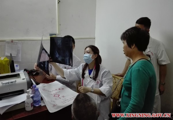澳门专家看拍的片.jpg