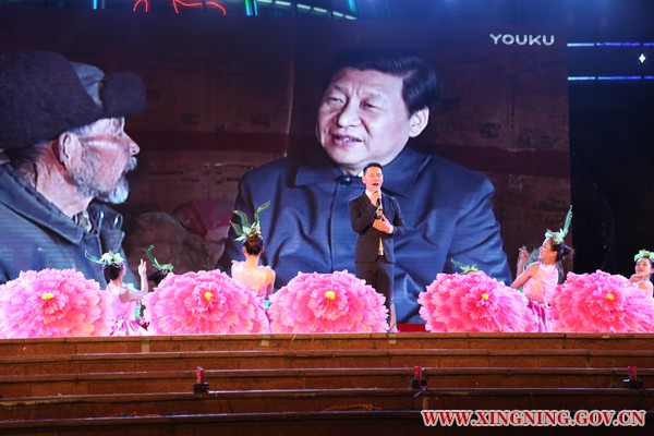 深圳市楚风艺术团罗新兰演唱《永远的牵挂》.jpg
