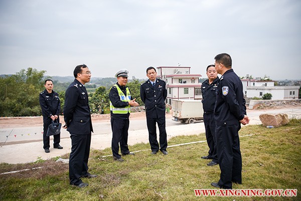12.20曾招强同志到205国道、国防线沿线督导道路交通整治工作01.jpg
