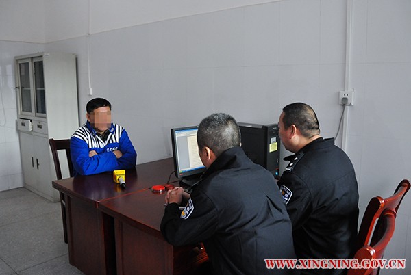 在拘留的陈某对自己的行为非常懊悔.jpg